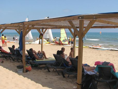 Pérgola y tumbonas en la playa: Tumbona1